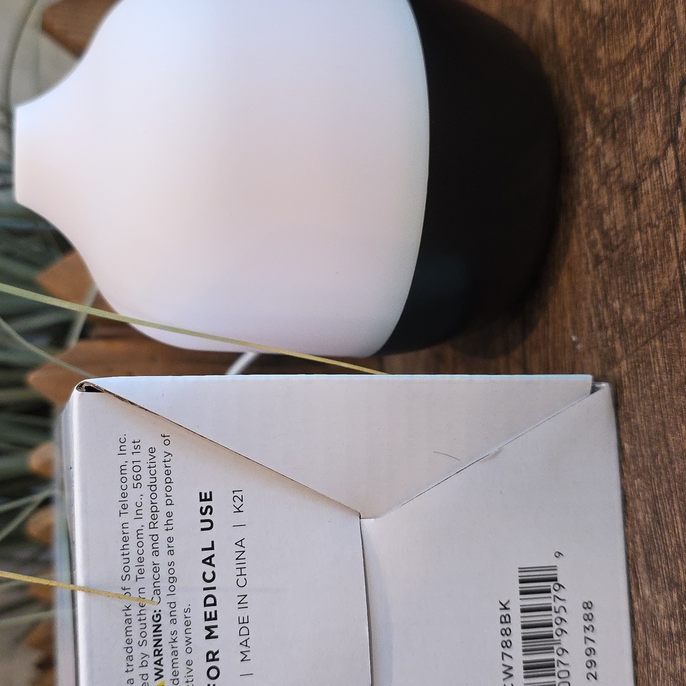 Colorways Desktop Mini Diffuser With Color Changing Lights - Picture 7 of 7